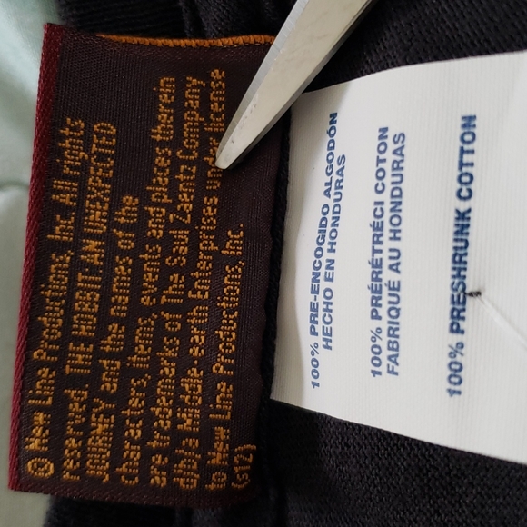 NWT Official Hobbit Shirt Size M - Picture 5 of 5